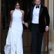 Der britische Prinz Harry und seine Frau Meghan verlassen das Windsor Castle um zum Hochzeitsfest im Frogmore House am Abend zu fahren. Der britische Prinz Harry und seine Frau Meghan verlassen das Windsor Castle um zum Hochzeitsfest im Frogmore House am Abend zu fahren.