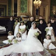 Dieses vom Kensington-Palast zur Verfügung gestellte Bild zeigt eines der offiziellen Hochzeitsbilder von Prinz Harry (Mitte, 2. Reihe) und Herzogin Meghan (M). Dieses vom Kensington-Palast zur Verfügung gestellte Bild zeigt eines der offiziellen Hochzeitsbilder von Prinz Harry (Mitte, 2. Reihe) und Herzogin Meghan (M).