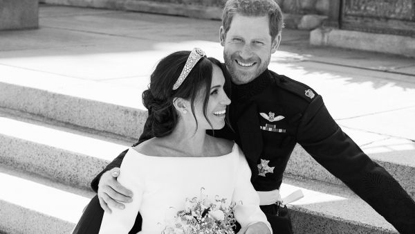 Prinz Harry und Meghan auf ihren offiziellen Hochzeitsfotos. (Foto)