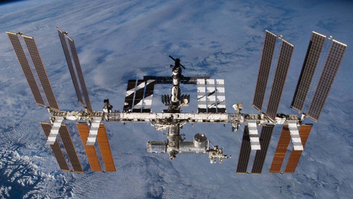 Die Internationale Raumstation ISS kreist in einer Höhe von 400 Kilometer um die Erde.  (Foto)