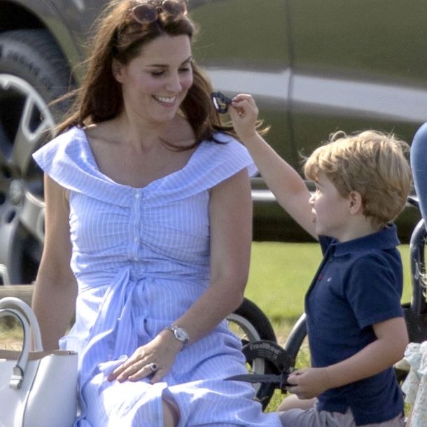 Fans sauer! Herzogin Kate lässt Prinz George mit Pistole spielen Fans sauer! Herzogin Kate lässt Prinz George mit Pistole spielen (Foto)
