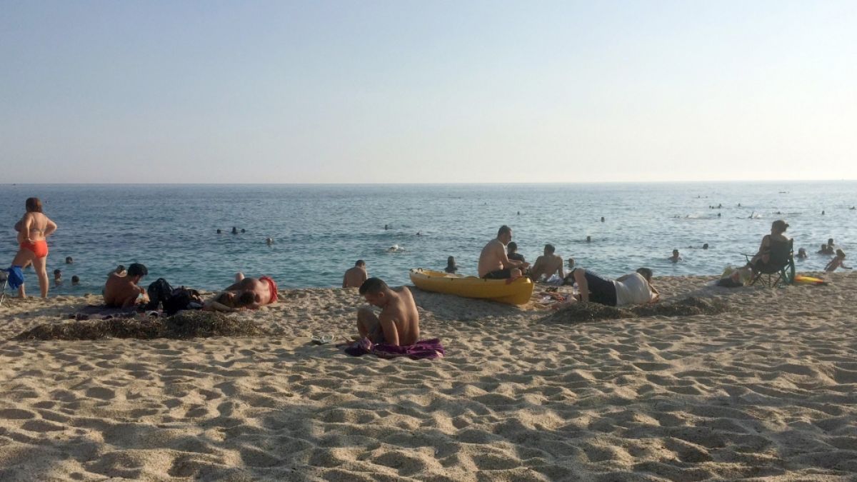 Eine 35 Jahre alte Frau aus Deutschland ist am Strand von Alanya in der Türkei tot aufgefunden worden - offenbar wurde die Touristin erwürgt (Symbolfoto). (Foto)