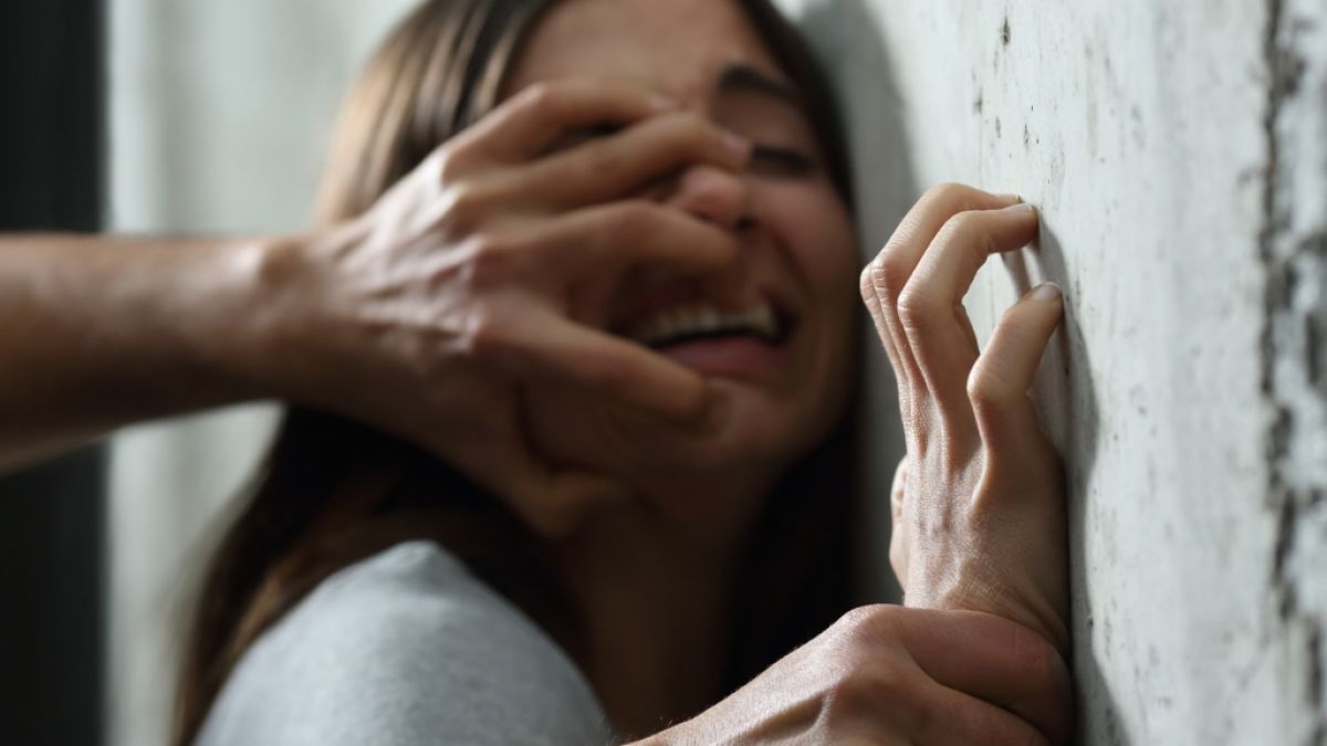 In NRW wurde eine 13-Jährige Opfer einer Gruppenvergewaltigung (Symbolbild). (Foto)