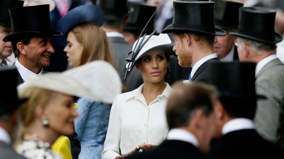 Meghan Markle und ihr Ehemann Prinz Harry beehrten das Pferderennen in Royal Ascot. (Foto)