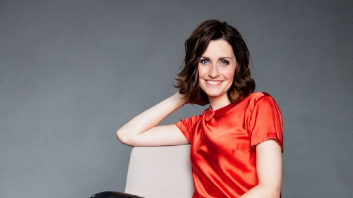 RTL-Moderatorin Bella Lesnik steht offen zu ihrer neuen Liebe mit Transmann Jill Deimel. (Foto)