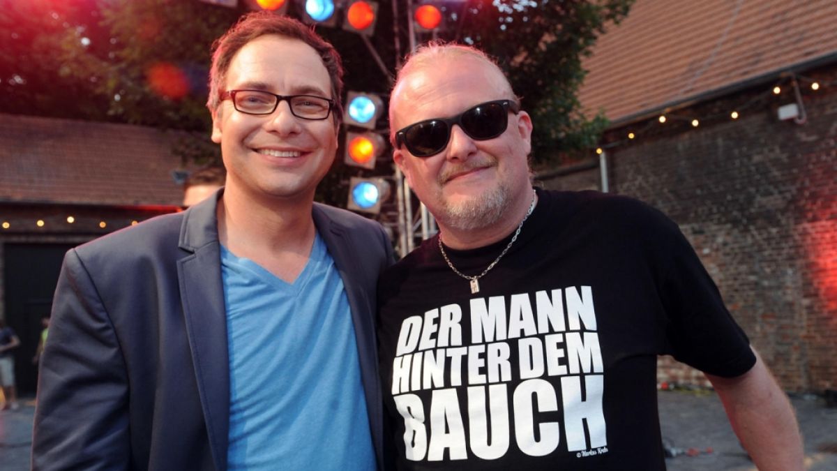 Neben Matthias Opdenhövel wird die irre Ähnlichkeit von Comedian Markus Krebs (r) zu Stefan Raab richtig offensichtlich. (Foto)