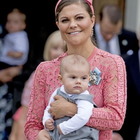 Prinz Oscar schon verliebt - doch nicht in Mama Victoria Prinz Oscar schon verliebt - doch nicht in Mama Victoria (Foto)
