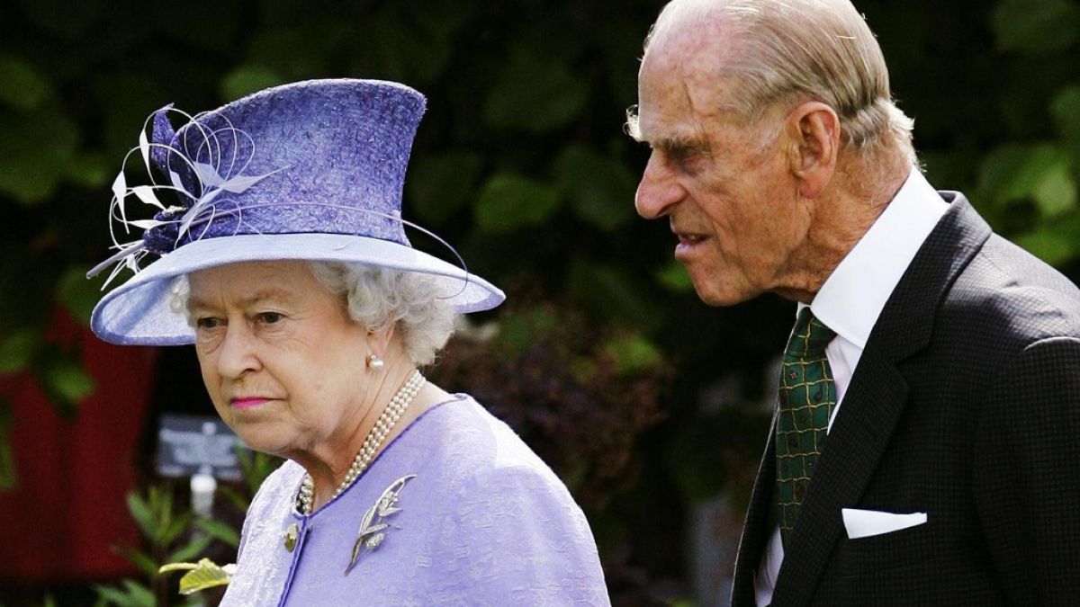Queen Elizabeth II. ist alles andere als belustigt über die Gerüchte, die aktuell über ihren Ehemann Prinz Philip kursieren. (Foto)