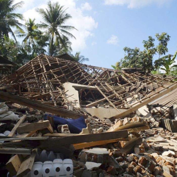 Zahl der Toten nach Erdbeben in Lombok auf 555 gestiegen Zahl der Toten nach Erdbeben in Lombok auf 555 gestiegen (Foto)