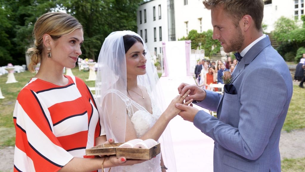 Am 8. August 2018 heiratet Emily Badak endlich ihren Paul Wiedmann. Zeit für einen Rückblick auf die schönsten GZSZ-Hochzeiten! (Foto)