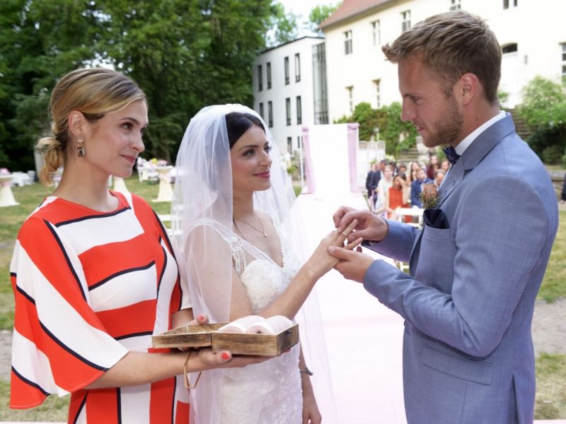 Fotostrecke: GZSZ-Hochzeiten | Die schönsten Brautpaare bei "Gute Zeiten, schlechte  Zeiten" | news.de