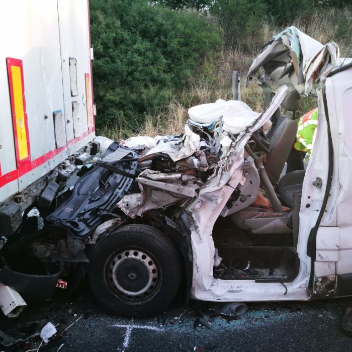 Drei Tote bei Lkw-Crash auf der A2! Strecke gesperrt Drei Tote bei Lkw-Crash auf der A2! Strecke gesperrt (Foto)