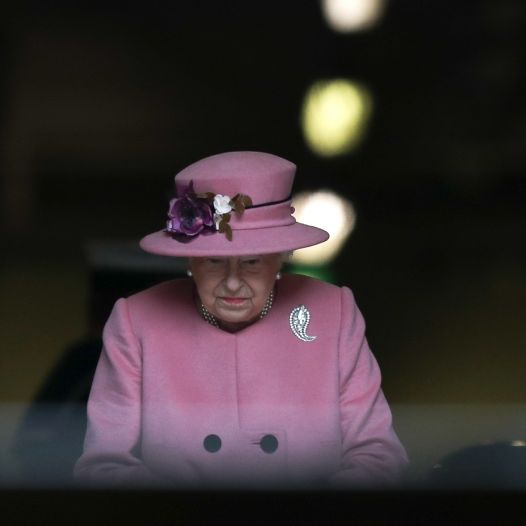 Todes-Schock! Diese Meldungen erschüttern die Queen im Urlaub Todes-Schock! Diese Meldungen erschüttern die Queen im Urlaub (Foto)