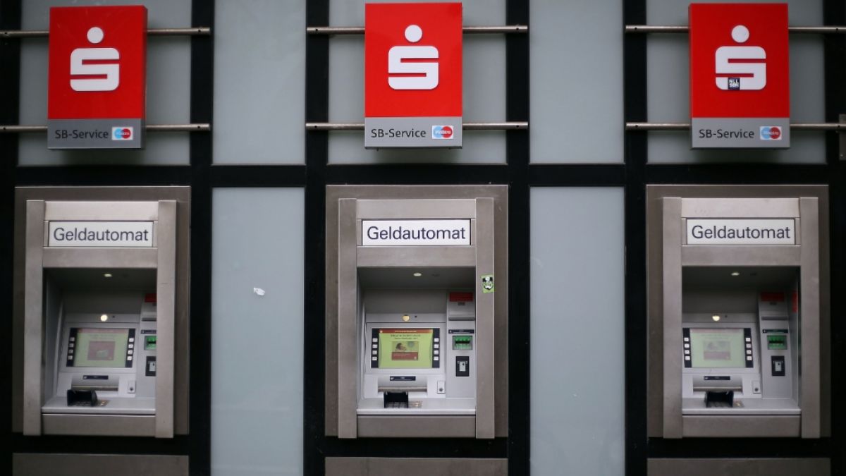 Die Sparkasse ändert den Ablauf des Geldabhebens an ihren Geldautomaten. (Foto)
