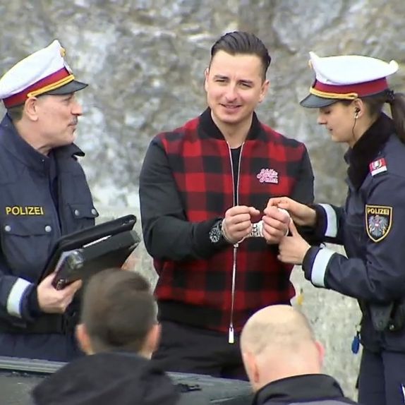Wer waren die Promi-Opfer und Lockvögel auf der Zugspitze? Wer waren die Promi-Opfer und Lockvögel auf der Zugspitze? (Foto)