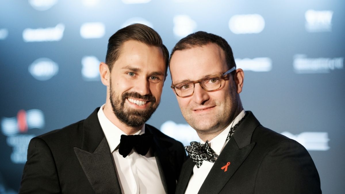 Ex-Bundesgesundheitsminister Jens Spahn (rechts) und sein Partner Daniel Funke haben im Dezember 2017 geheiratet.  (Foto)