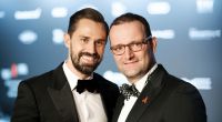 Bundesgesundheitsminister Jens Spahn (rechts) und sein Partner Daniel Funke haben im Dezember 2017 geheiratet. 