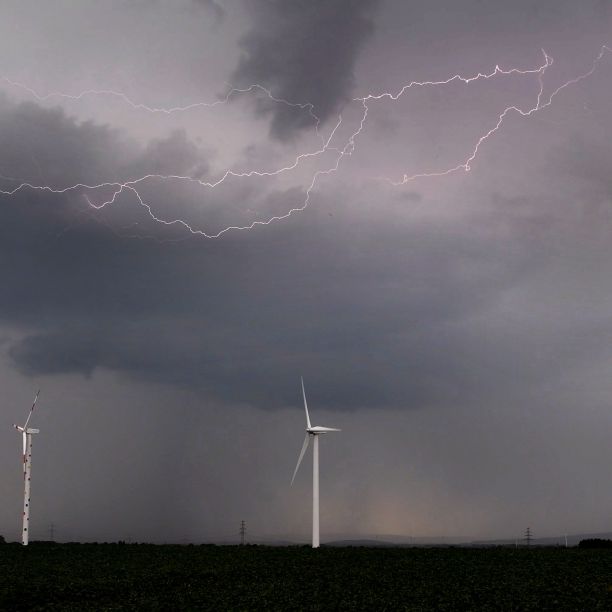Unwetter-Warnung! Es drohen Hagel und Starkregen Unwetter-Warnung! Es drohen Hagel und Starkregen (Foto)
