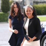 Meghans Mutter Doria Ragland soll sich bereits auf ihren künftigen Job als Großmutter und Kindermädchen vorbereiten. Meghans Mutter Doria Ragland soll sich bereits auf ihren künftigen Job als Großmutter und Kindermädchen vorbereiten.