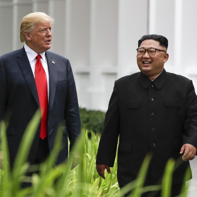 Wollte Trump Kim mit der "Mutter aller Bomben" töten? Wollte Trump Kim mit der "Mutter aller Bomben" töten? (Foto)