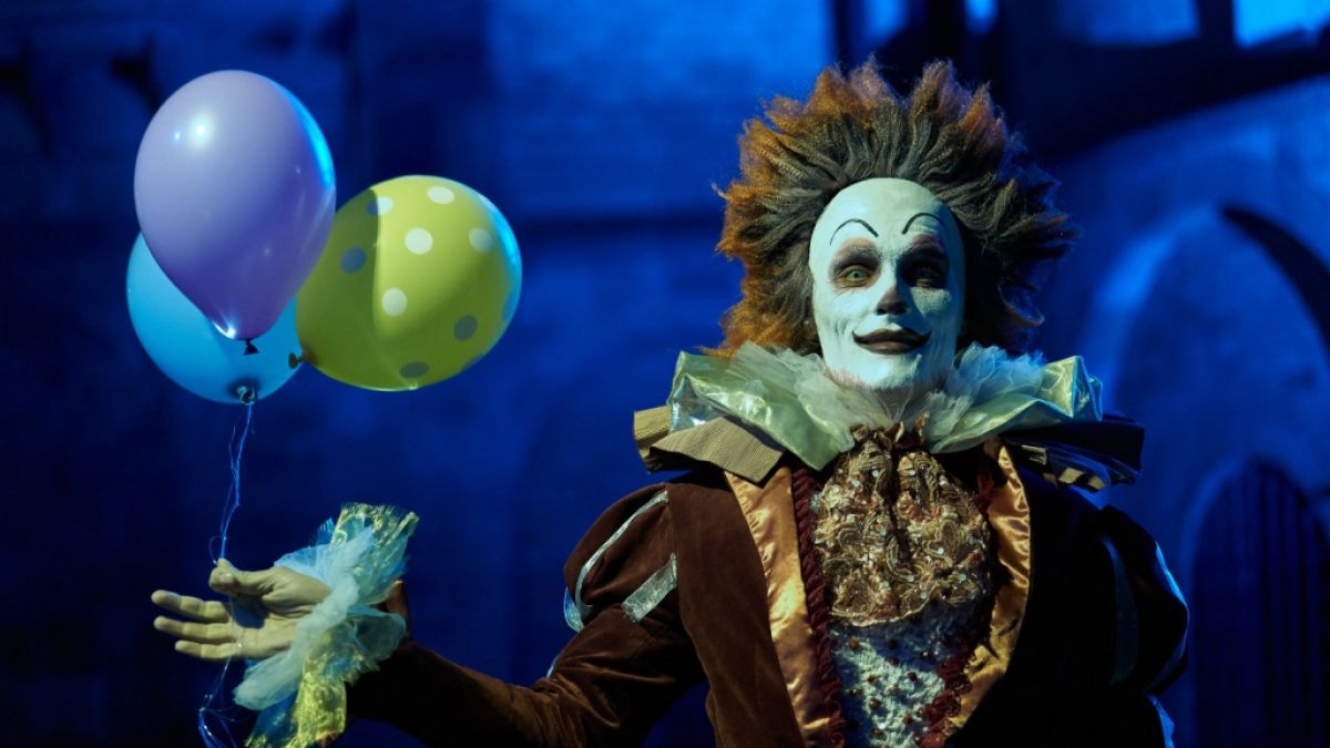 Als Clown getarnt jagt der Mörder in "Carneval - Der Clown bringt den Tod" seine Opfer. (Foto)