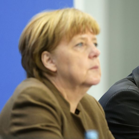 Merkel entschuldigt sich nach Maaßen-Deal Merkel entschuldigt sich nach Maaßen-Deal (Foto)