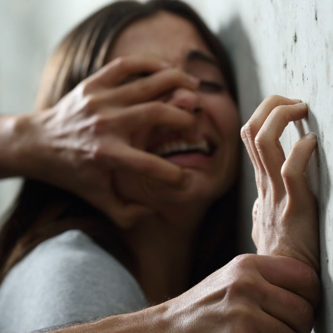 Tochter vergewaltigt! Mutter hilft beim Zerstückeln der Leiche