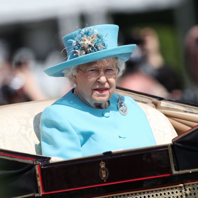 Unfassbar! Queen mit 99 aus Palast geworfen (Foto)