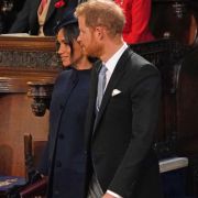 Versteckt Meghan Markle unter diesem Mantel wirklich einen Babybauch? Versteckt Meghan Markle unter diesem Mantel wirklich einen Babybauch?