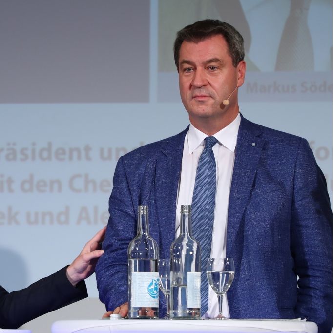 Wahl-Sendungen live! Alle Prognosen und Hochrechnungen sehen Sie HIER Wahl-Sendungen live! Alle Prognosen und Hochrechnungen sehen Sie HIER (Foto)