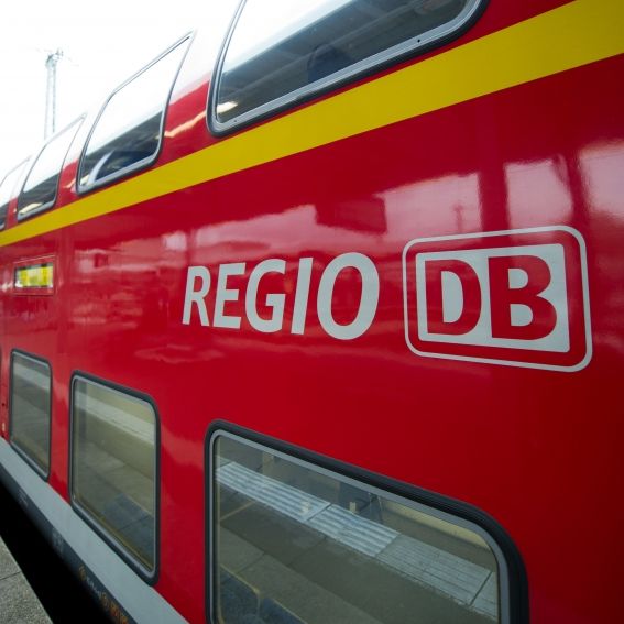 Zug kracht in Lkw - 16 Menschen verletzt! Zug kracht in Lkw - 16 Menschen verletzt! (Foto)