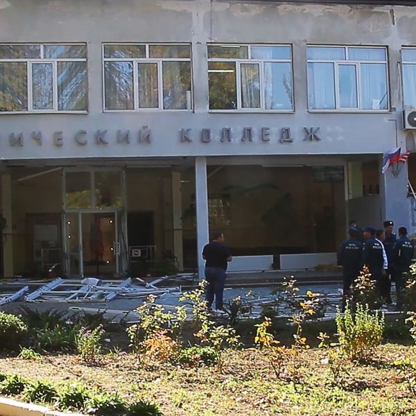 20 Tote nach Schüler-Attentat! Russland schließt Terror aus 20 Tote nach Schüler-Attentat! Russland schließt Terror aus (Foto)