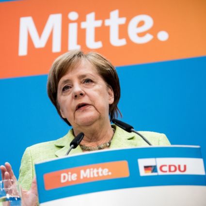 Die CDU versteht sich als Partei der Mitte. Die CDU versteht sich als Partei der Mitte.