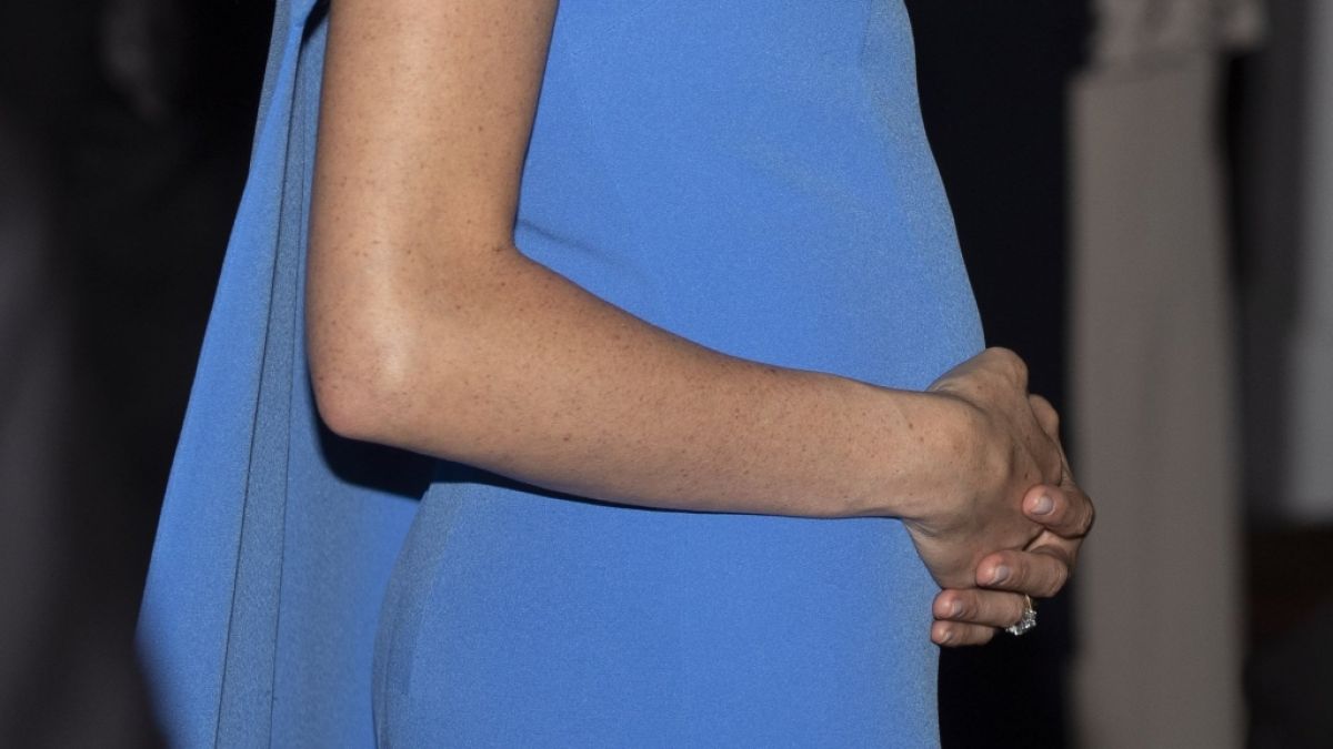 Kaum zu übersehen: Meghan Markles Baby-Bauch. (Foto)