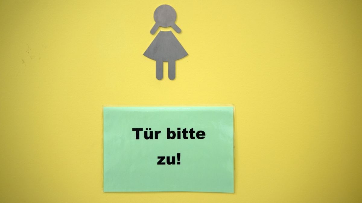 Auf einer Schultoilette in Augsburg ist eine Schülerin missbraucht worden (Symbolbild). (Foto)