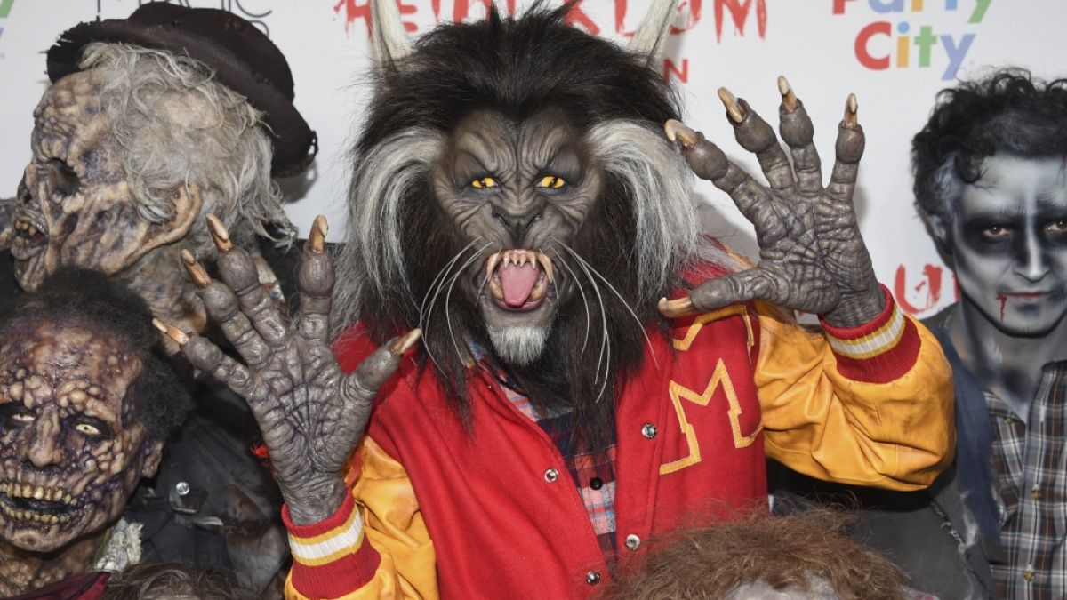 2017 erscheint Heidi Klum als Werwolf auf einer Halloween Party am Times Square. (Foto)
