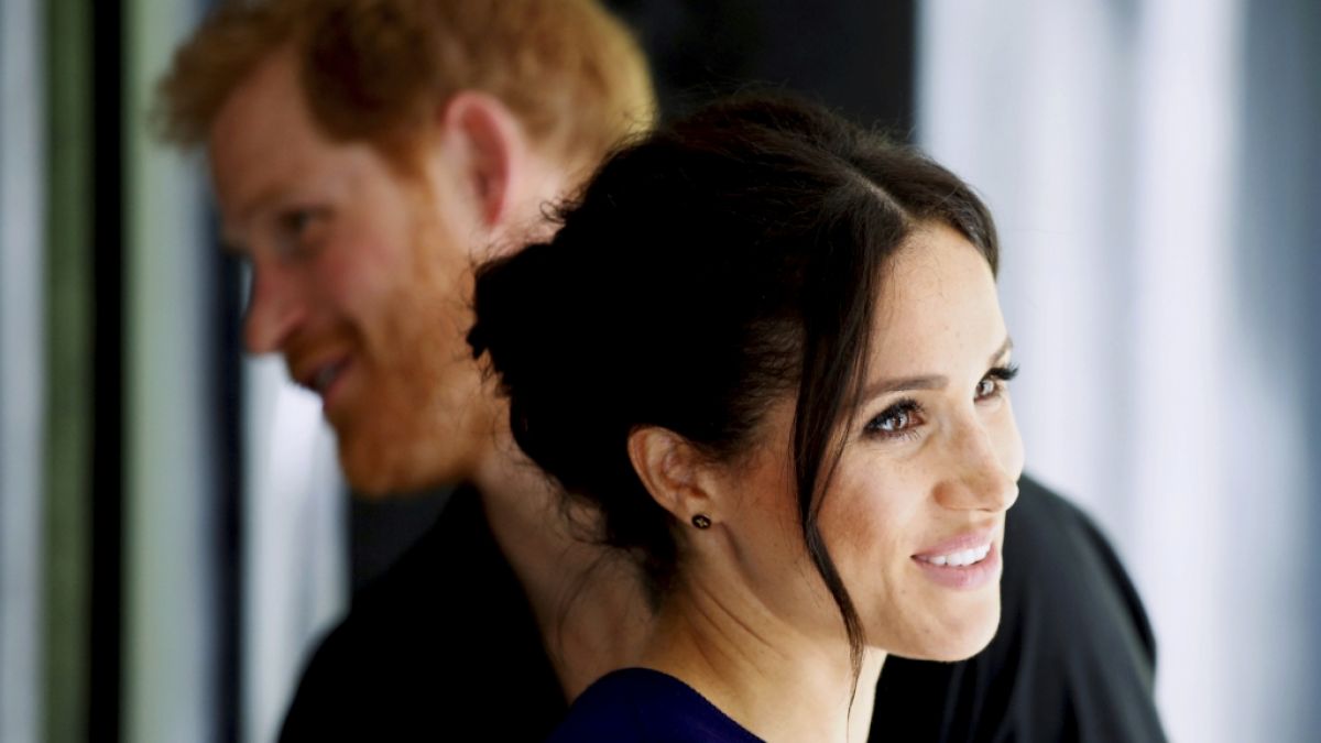 Charmant auftreten kann Meghan Markle wie keine Zweite - doch ist die 37-jährige Ehefrau von Prinz Harry wirklich gut aufgehoben im britischen Königshaus? (Foto)