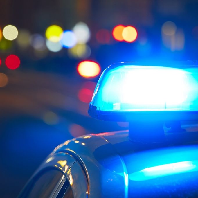 Blutiger Bandenkrieg? Mann schießt aus Auto auf Menschengruppe Blutiger Bandenkrieg? Mann schießt aus Auto auf Menschengruppe (Foto)
