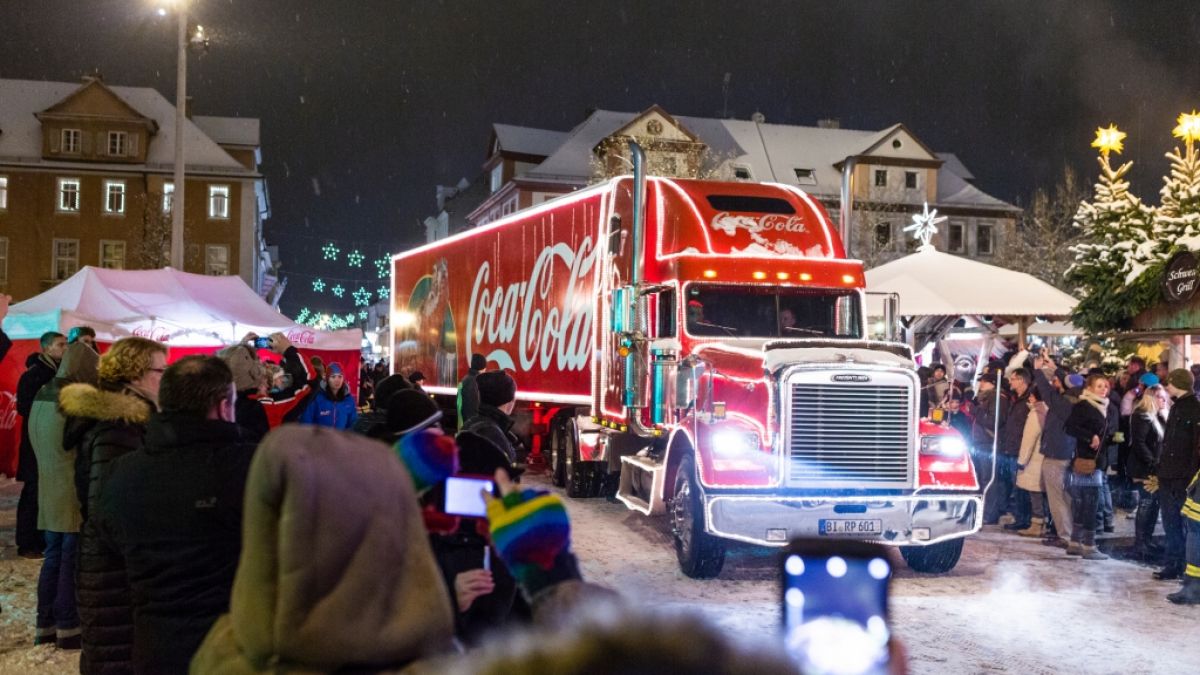Die Coca-Cola-Weihnachtstrucks touren auch 2018 wieder durch deutsche Städte. (Foto)