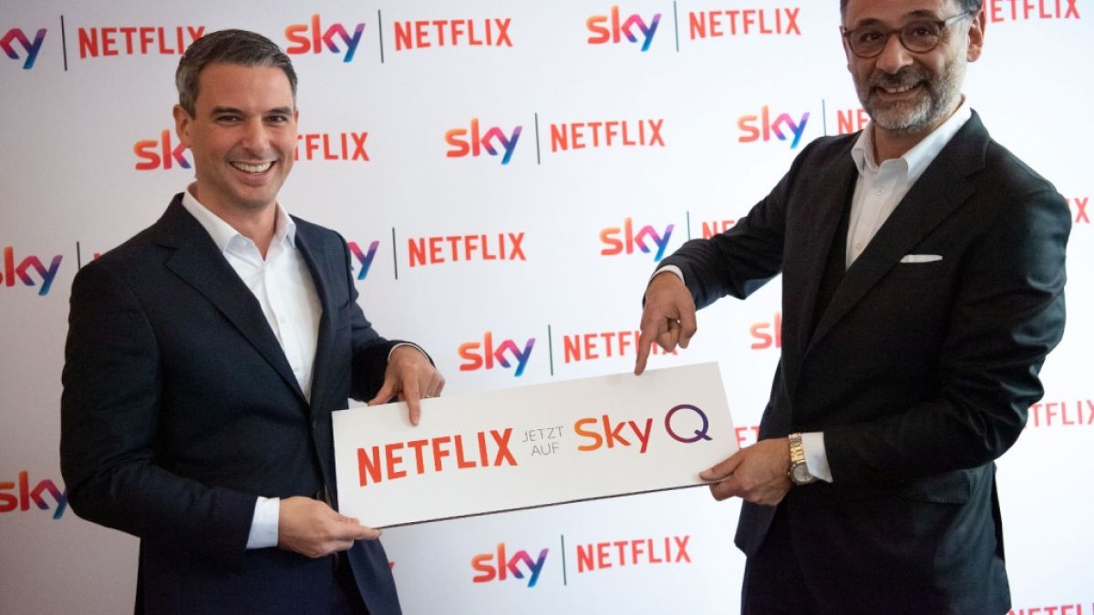 Rene Rummel-Mergeryan (l) für Netflix und Marcello Maggioni für Sky Deutschland beim Pressetermin zur Kooperation der beiden Medienanbieter. (Foto)
