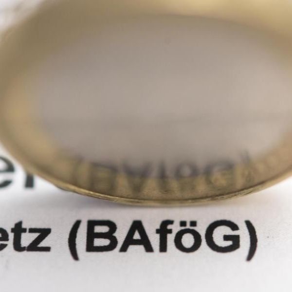 Die Beantragung von Bafög ist mit etwas Papier-Arbeit verbunden, aber sie kann sich lohnen. Die Beantragung von Bafög ist mit etwas Papier-Arbeit verbunden, aber sie kann sich lohnen. (Foto)