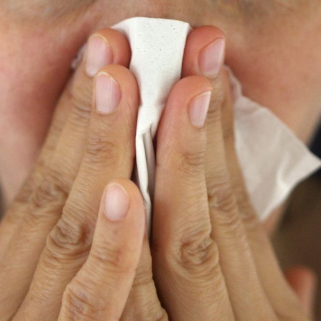 Patient tropft Hirnflüssigkeit aus der Nase