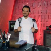 Steffen Henssler kann gewiss auch Würmer und Maden in einer leckere Mahlzeit zu verwandeln. Steffen Henssler kann gewiss auch Würmer und Maden in einer leckere Mahlzeit zu verwandeln.