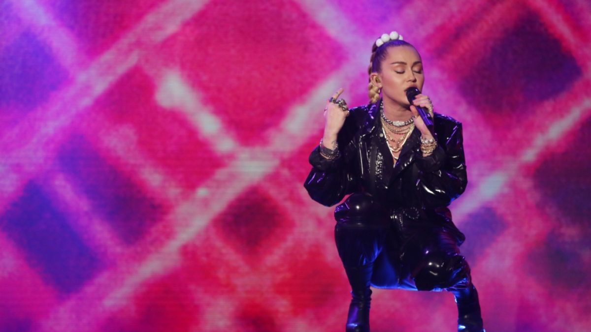 Miley Cyrus hat zusammen mit DJ Mark Ronson eine neue Single aufgenommen. (Foto)