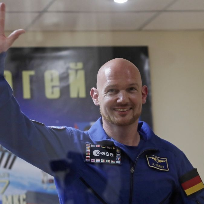 Astro-Alex nach 197 Tagen zurück in Deutschland - so geht's ihm nach der Landung Astro-Alex nach 197 Tagen zurück in Deutschland - so geht's ihm nach der Landung (Foto)