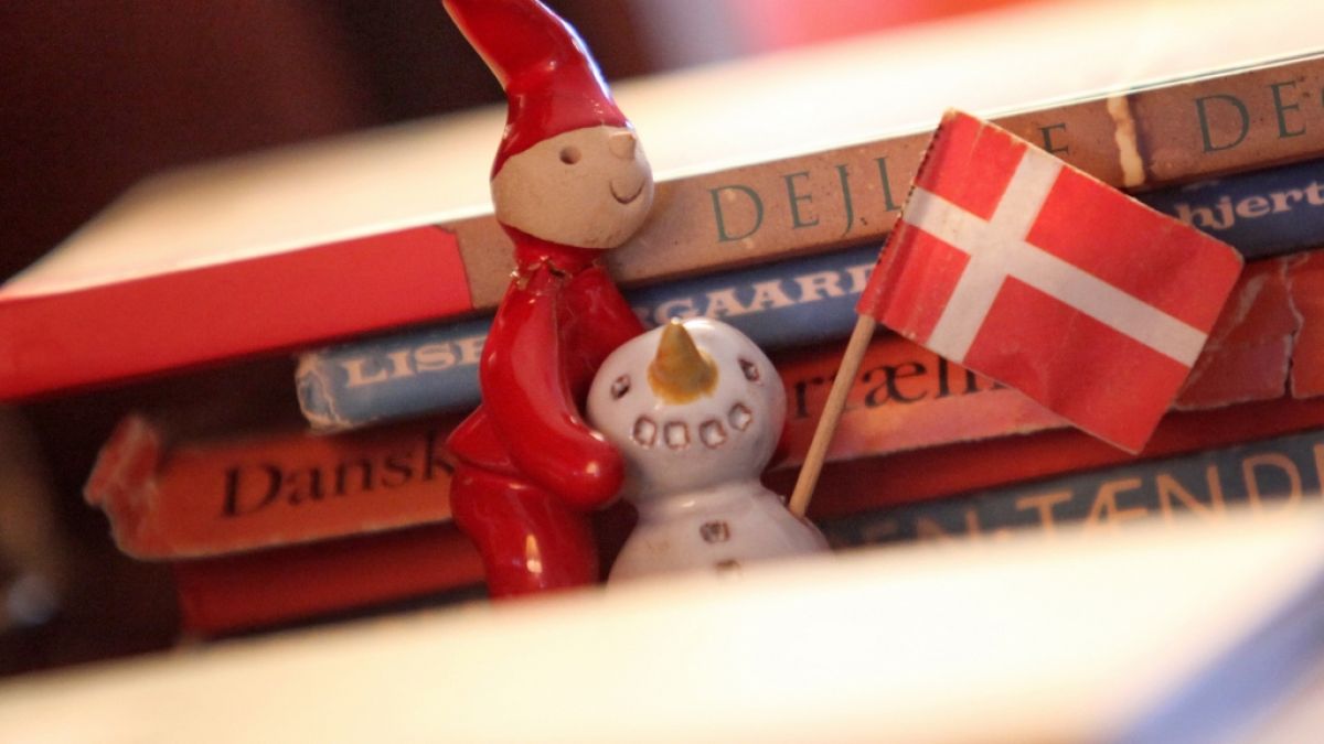 Rot-weiße Weihnachten mit den kleinen Wichteln, den Nissen, in Dänemark.  (Foto)