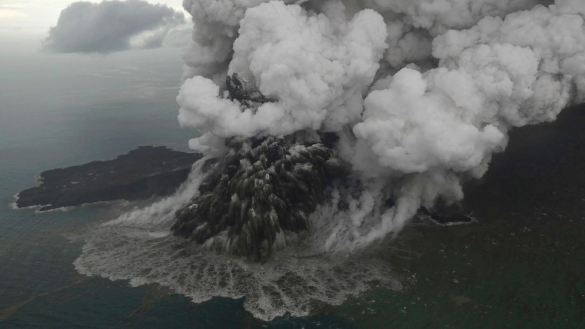 Der Ausbruch des Vulkans Anak Krakatau löste durch einen Erdrutsch einen Tsunami aus. (Foto)