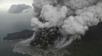 Der Ausbruch des Vulkans Anak Krakatau löste durch einen Erdrutsch einen Tsunami aus.
