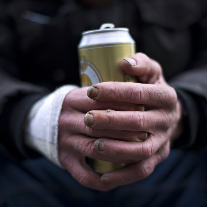 Alkoholvergiftung! Ärzte retten Mann mit Dosenbier das Leben