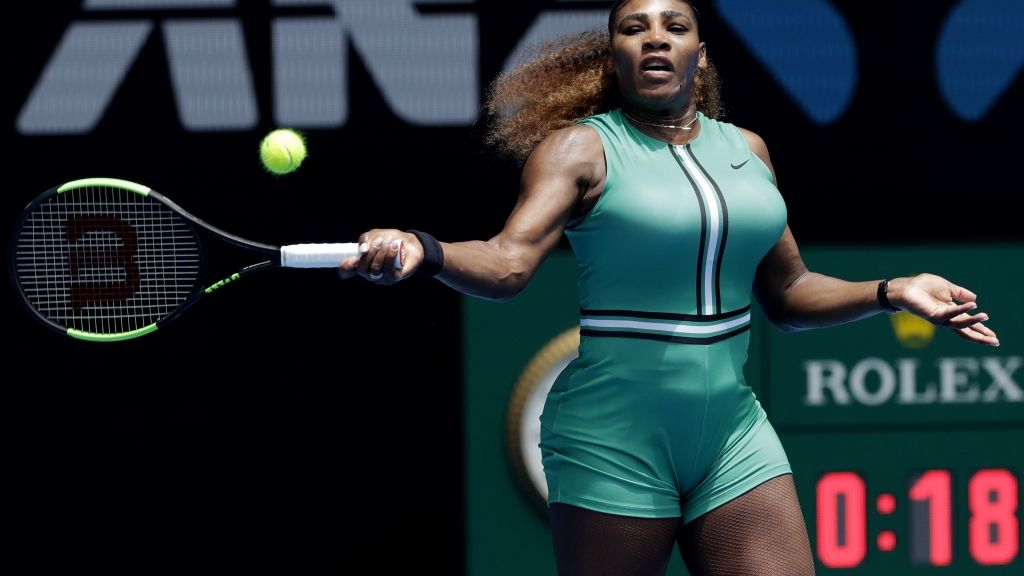 Serena Williams trägt bei den Australian Open Kompressionsstrümpfe, die eher an Netzstrümpfe erinnern. (Foto)